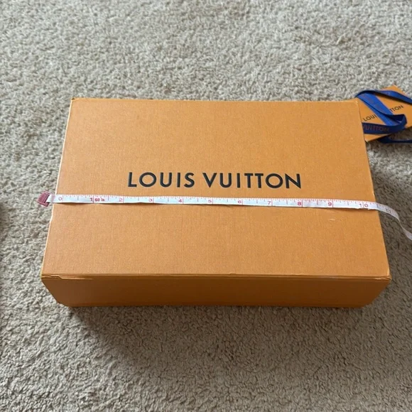 Louis Vuitton Orange Gift Box with Cream Pouch - Picture 8 of 15
